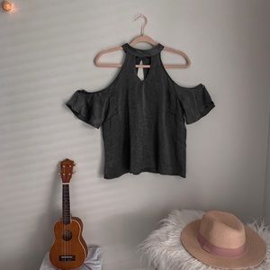 Dip-sleeve turtleneck blouse